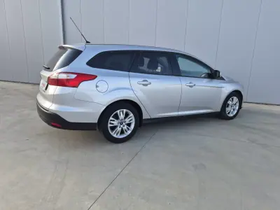 Ford Focus SW 2011 - 7800 EUR, 229551 km - AUTO.MOTO.pt - 229551km - foto 7 de 8