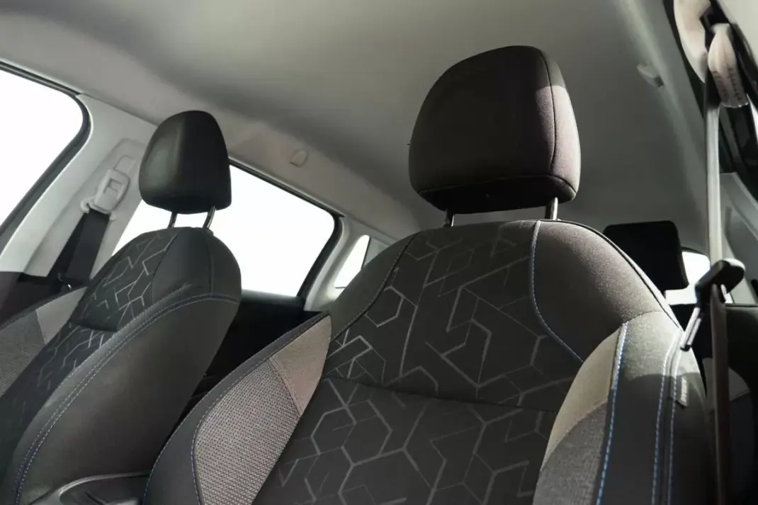 Peugeot 2008 2019 - 12999 EUR, 105150 km - AUTO.MOTO.pt - 105150km - foto 14 de 25