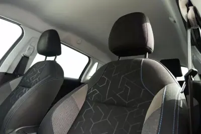 Peugeot 2008 2019 - 12999 EUR, 105150 km - AUTO.MOTO.pt - 105150km - foto 14 de 25