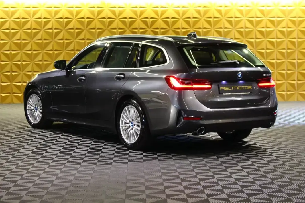 BMW 320 2021 - 27240 EUR, 100526 km - 100526km - foto 3 de 39