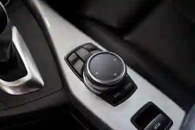 BMW 220 2016 - 17500 EUR, 289000 km - AUTO.MOTO.pt - 289000km - foto 4 de 6