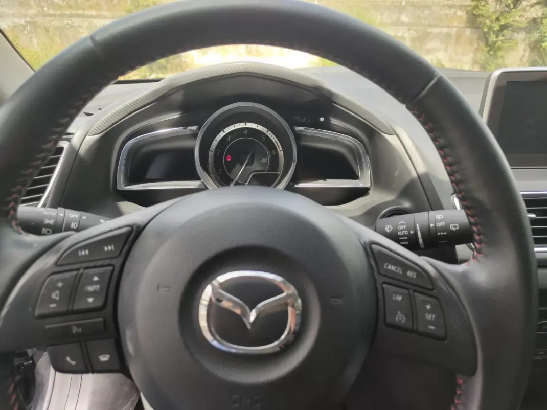 Mazda 3 2016 - 12490 EUR, 87000 km - 87000km - foto 20 de 22