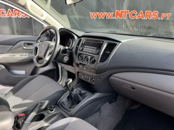Mitsubishi L200 2019 - 27900 EUR, 174579 km - AUTO.MOTO.pt - 174579km - foto 16 de 19