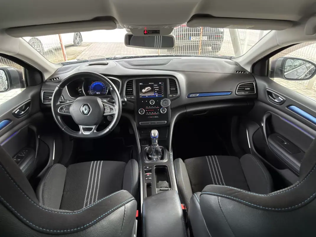 Renault Mégane 2019 - 15990 EUR, 122827 km - AUTO.MOTO.pt - 122827km - foto 13 de 21