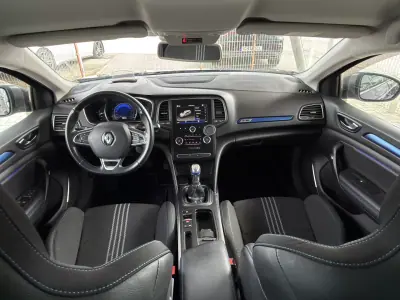 Renault Mégane 2019 - 15990 EUR, 122827 km - AUTO.MOTO.pt - 122827km - foto 13 de 21