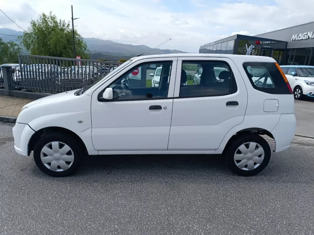 Suzuki Ignis 2004 - 2500 EUR, 216000 km - AUTO.MOTO.pt - 216000km - foto 1 de 15