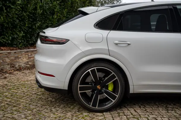 Porsche Cayenne Coupé 2022 - 108888 EUR, 92000 km - AUTO.MOTO.pt - 92000km - foto 39 de 65