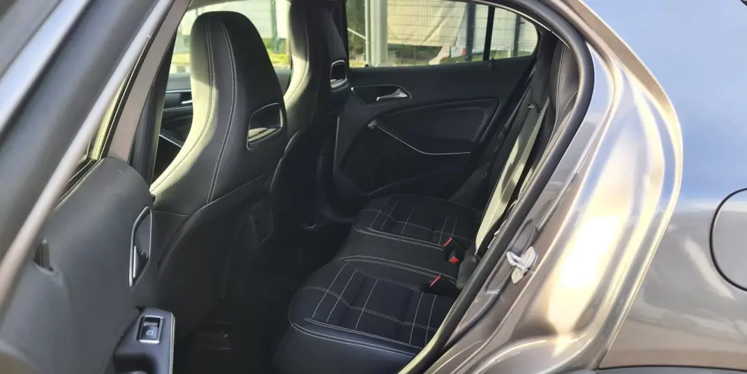 Mercedes-Benz A 180 2014 - 17900 EUR, 123000 km - AUTO.MOTO.pt - 123000km - foto 7 de 12