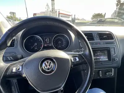 Volkswagen Polo 2017 - 12990 EUR, 99650 km - AUTO.MOTO.pt - 99650km - foto 13 de 14