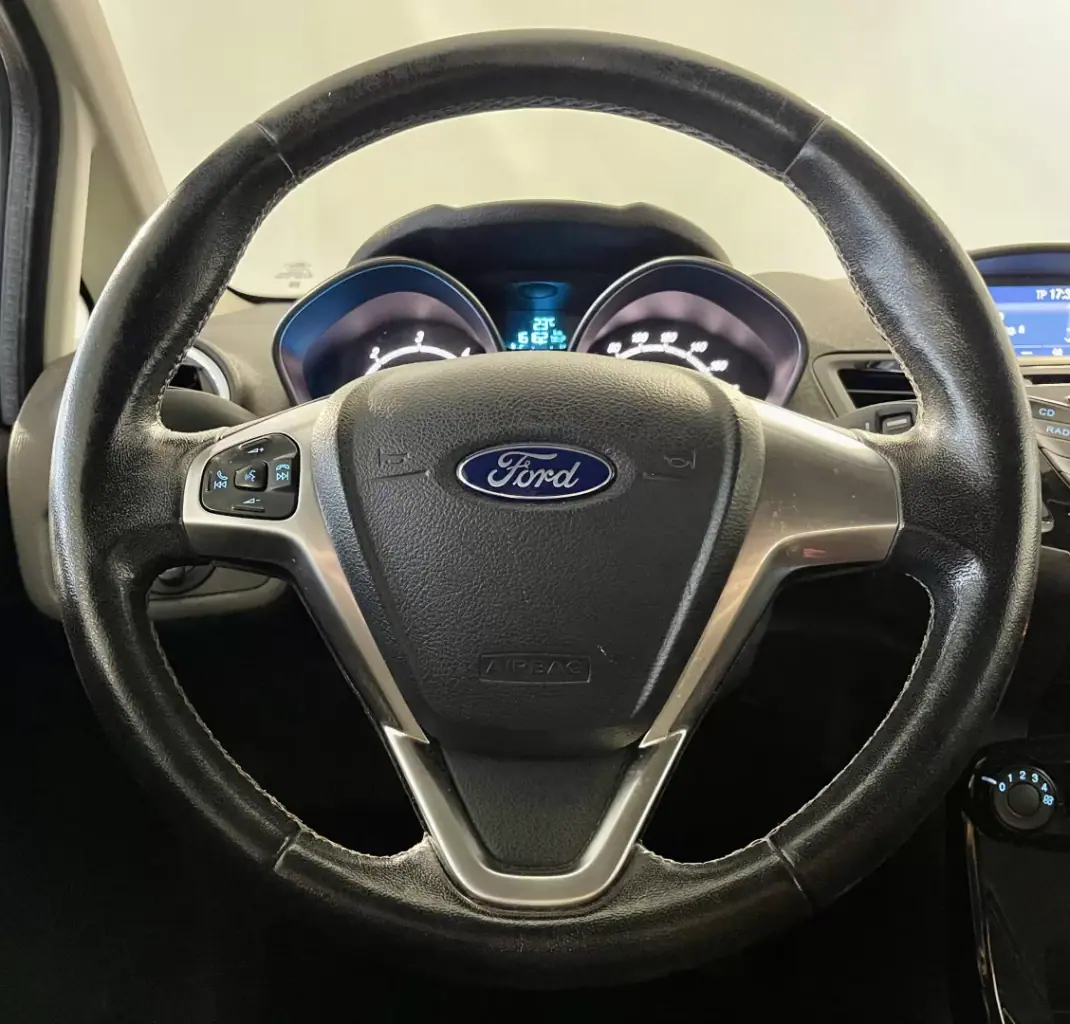 Ford Fiesta 2017 - 10950 EUR, 136000 km - 136000km - foto 15 de 29