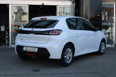 Peugeot 208 2022 - 13400 EUR, 45338 km - AUTO.MOTO.pt - 45338km - foto 2 de 17