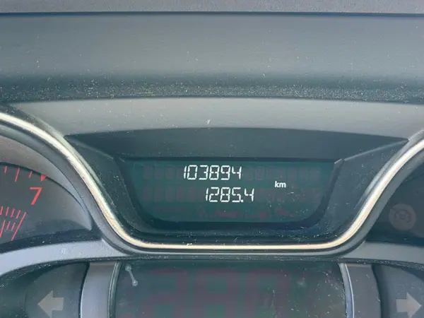 Renault Captur 2018 - 11900 EUR, 105000 km - AUTO.MOTO.pt - 105000km - foto 6 de 6