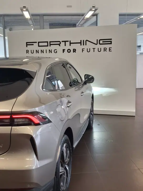 Forthing Friday EV 2025 - 42750 EUR, 13500 km - AUTO.MOTO.pt - 13500km - foto 28 de 33