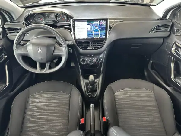 Peugeot 208 2018 - 11990 EUR, 141744 km - AUTO.MOTO.pt - 141744km - foto 13 de 21