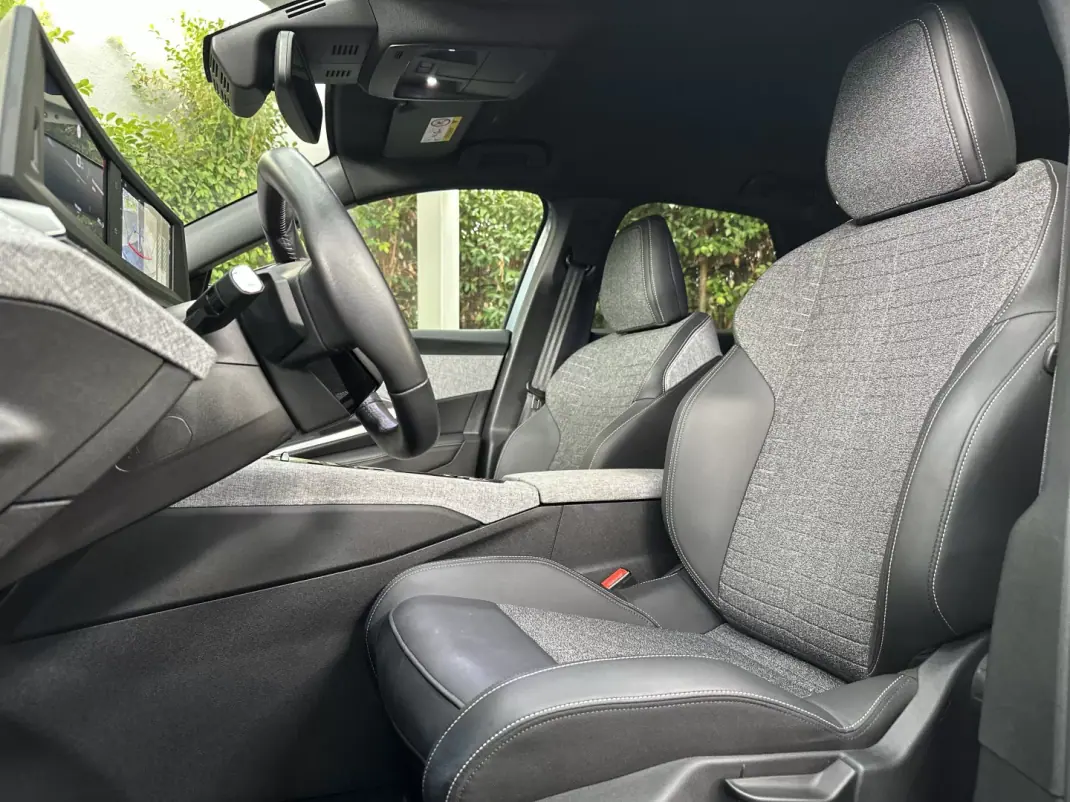 Peugeot 3008 2025 - 31500 EUR, 13000 km - AUTO.MOTO.pt - 13000km - foto 10 de 19