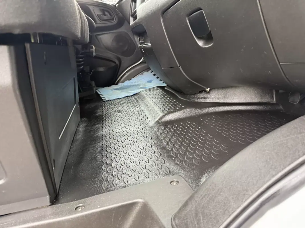 Iveco DAILY 35-140 CONTENTOR E PLATAFORMA 2020 - 28490 EUR, 91000 km - AUTO.MOTO.pt - 91000km - foto 24 de 34