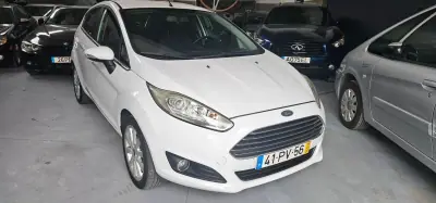 Ford Fiesta 2015 - 6990 EUR, 185000 km - AUTO.MOTO.pt - 185000km - foto 5 de 17