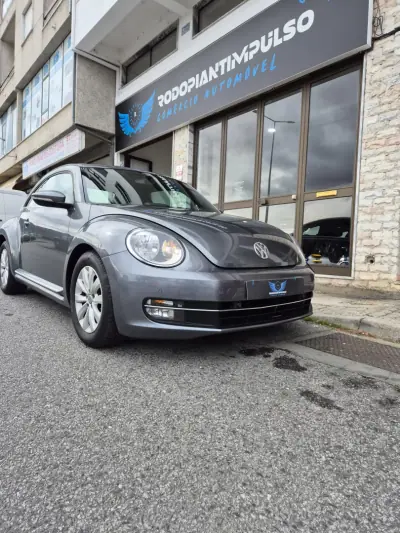 Volkswagen New Beetle 2013 - 13950 EUR, 142000 km - AUTO.MOTO.pt - 142000km - foto 8 de 34