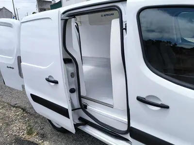 Citroën Berlingo 1.6 HDI L2 3L FRIO + ISOTERMICA 2016 - 14950 EUR, 292742 km - AUTO.MOTO.pt - 292742km - foto 25 de 43