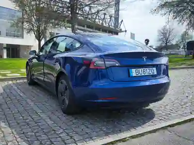 Tesla Model 3 2021 - 25900 EUR, 99145 km - AUTO.MOTO.pt - 99145km - foto 2 de 15