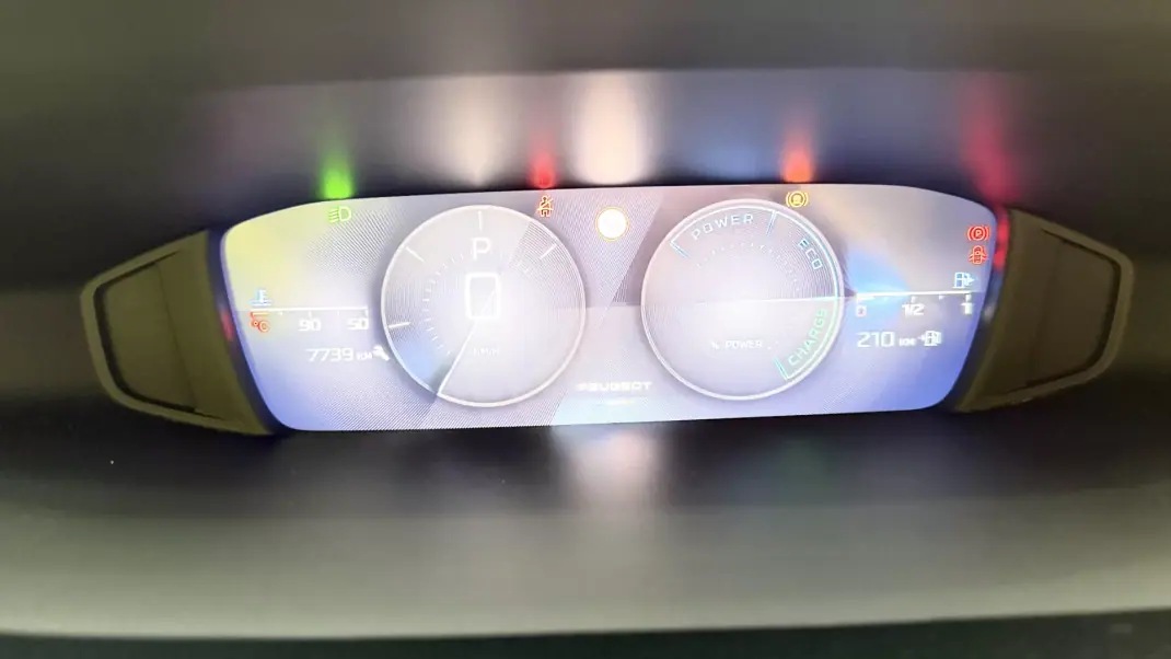 Peugeot 308 2025 - 24500 EUR, 7700 km - AUTO.MOTO.pt - 7700km - foto 14 de 21