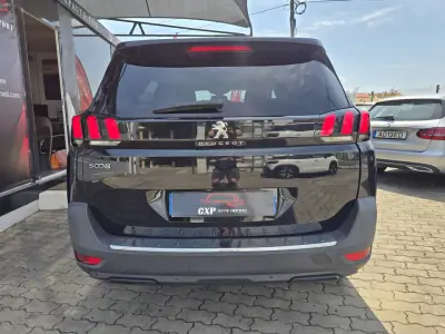 Peugeot 5008 2019 - 16900 EUR, 130000 km - AUTO.MOTO.pt - 130000km - foto 9 de 18