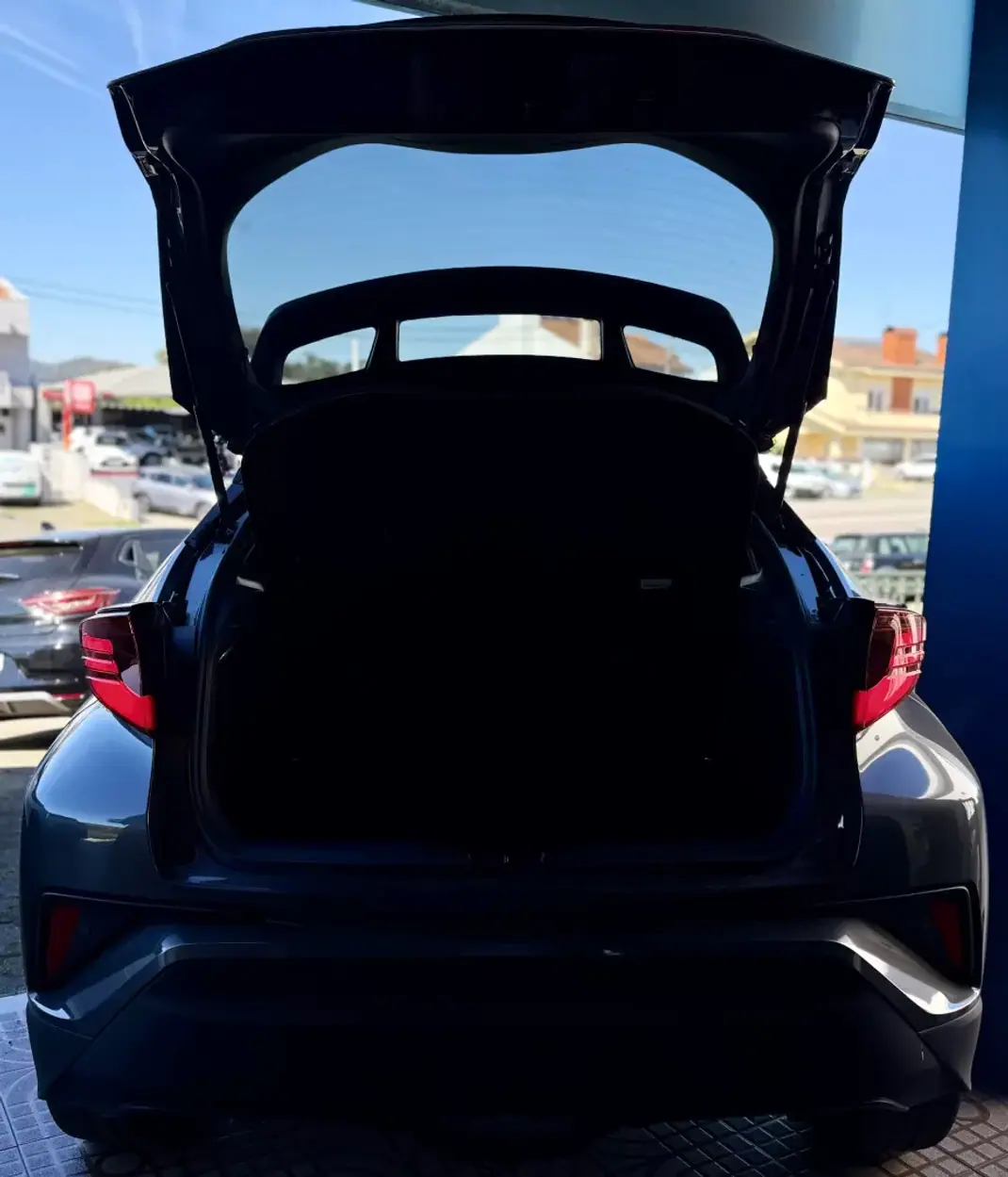 Toyota C-HR 2019 - 23950 EUR, 90000 km - AUTO.MOTO.pt - 90000km - foto 24 de 24