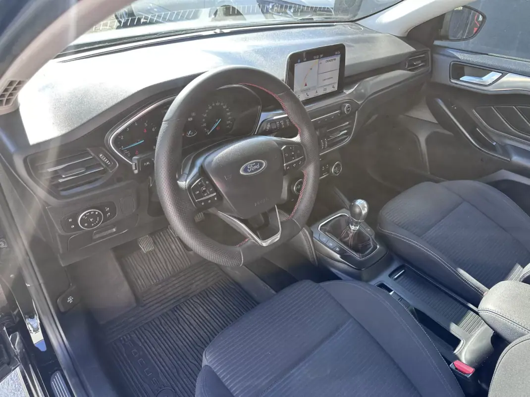 Ford Focus 2018 - 10900 EUR, 100000 km - AUTO.MOTO.pt - 100000km - foto 11 de 35