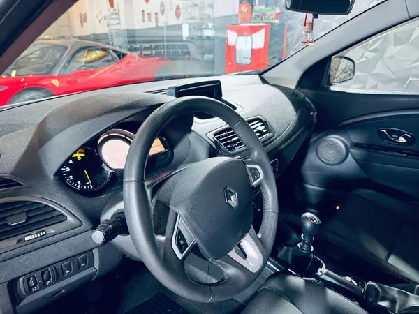 Renault Mégane 2012 - 10990 EUR, 243460 km - AUTO.MOTO.pt - 243460km - foto 21 de 21