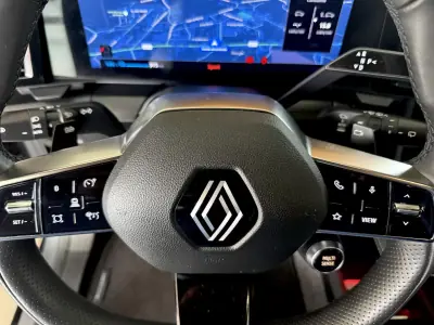 Renault Mégane E-Tech 2023 - 25500 EUR, 58000 km - AUTO.MOTO.pt - 58000km - foto 90 de 121