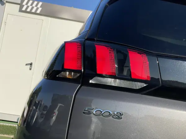 Peugeot 5008 2019 - 15490 EUR, 228000 km - AUTO.MOTO.pt - 228000km - foto 14 de 42