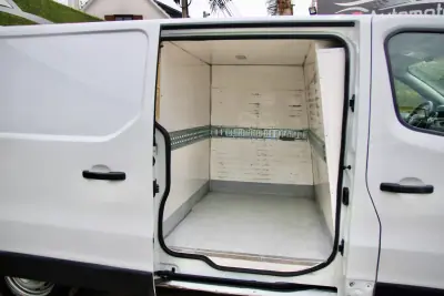 Renault 2019 - 16990 EUR, 188000 km - AUTO.MOTO.pt - 188000km - foto 7 de 21