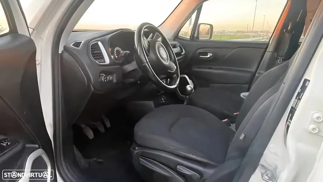 Jeep Renegade 2016 - 10400 EUR, 260000 km - AUTO.MOTO.pt - 260000km - foto 4 de 4