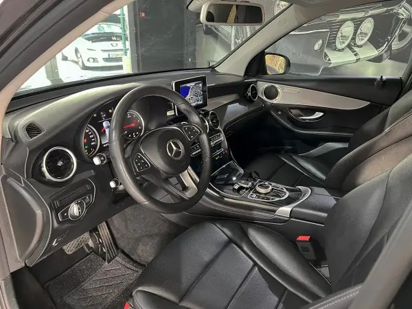 Mercedes-Benz GLC 220 2018 - 35600 EUR, 100274 km - AUTO.MOTO.pt - 100274km - foto 10 de 21