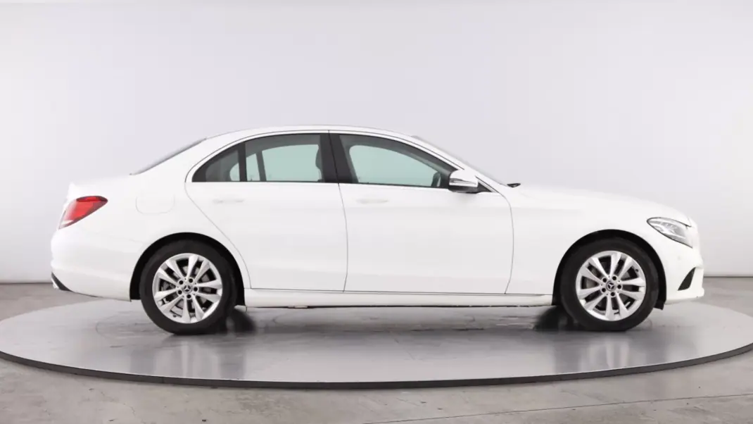 Mercedes-Benz C 300 2019 - 27990 EUR, 120000 km - AUTO.MOTO.pt - 120000km - foto 5 de 16