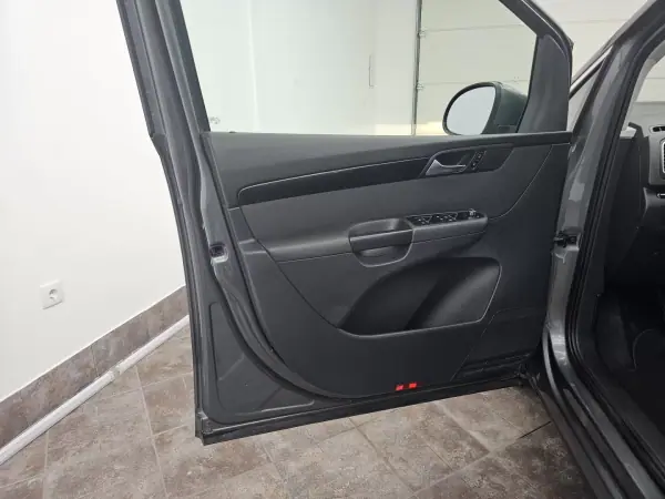 SEAT Alhambra 2011 - 12650 EUR, 216141 km - AUTO.MOTO.pt - 216141km - foto 14 de 51