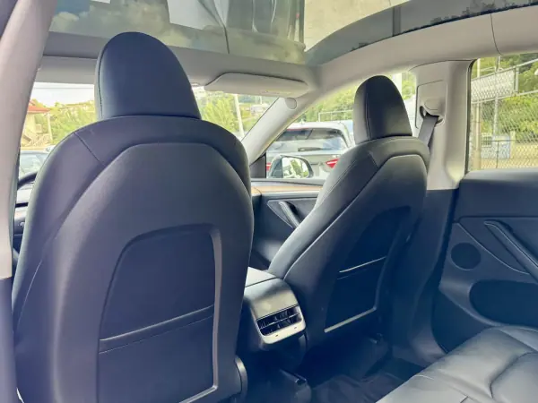 Tesla Model Y 2024 - 37999 EUR, 35000 km - AUTO.MOTO.pt - 35000km - foto 17 de 22