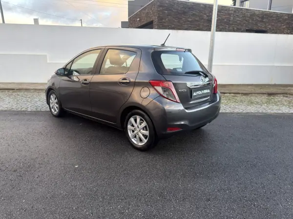 Toyota Yaris 2012 - 10400 EUR, 199391 km - AUTO.MOTO.pt - 199391km - foto 5 de 16