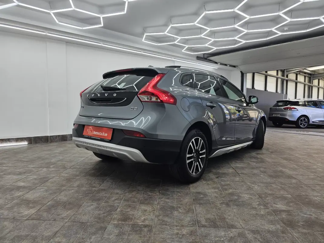 Volvo V40 Cross Country 2018 - 15000 EUR, 106816 km - 106816km - foto 10 de 40