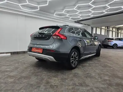 Volvo V40 Cross Country 2018 - 15000 EUR, 106816 km - 106816km - foto 10 de 40