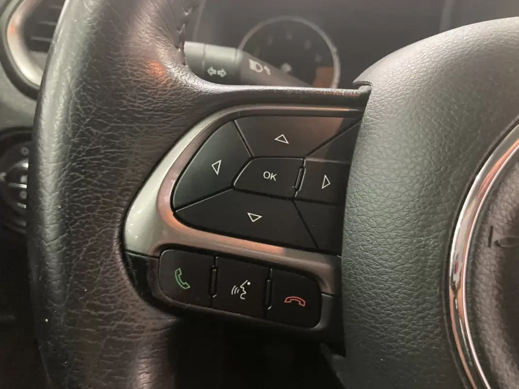 Jeep Renegade 2019 - 12900 EUR, 102216 km - AUTO.MOTO.pt - 102216km - foto 8 de 42