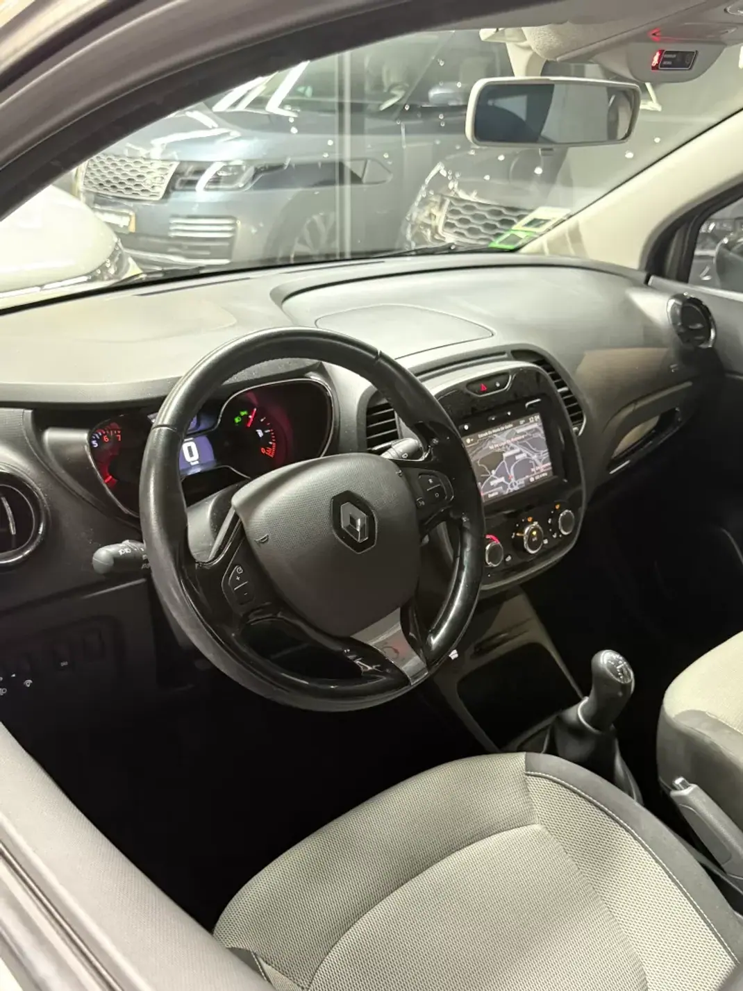 Renault Captur 2016 - 10990 EUR, 67180 km - AUTO.MOTO.pt - 67180km - foto 12 de 30