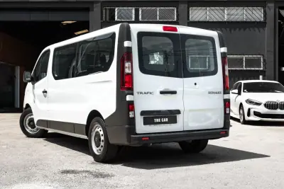 Renault Trafic 2016 - 21900 EUR, 152992 km - AUTO.MOTO.pt - 152992km - foto 3 de 16
