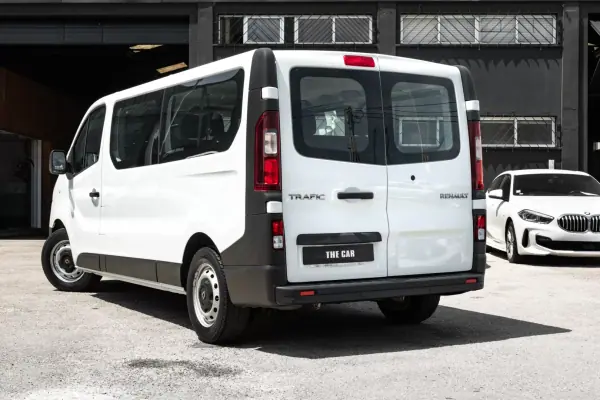 Renault Trafic 2016 - 21900 EUR, 152992 km - AUTO.MOTO.pt - 152992km - foto 3 de 16