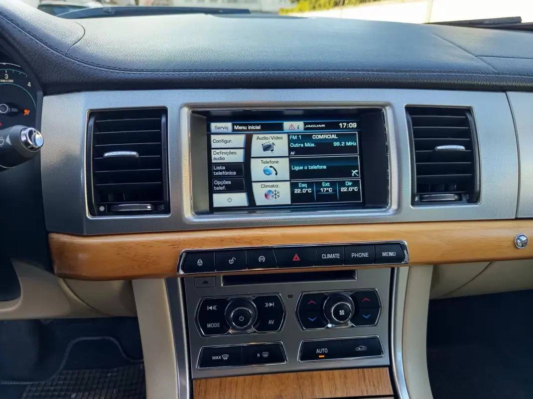 Jaguar XF 2014 - 13990 EUR, 192200 km - AUTO.MOTO.pt - 192200km - foto 17 de 18