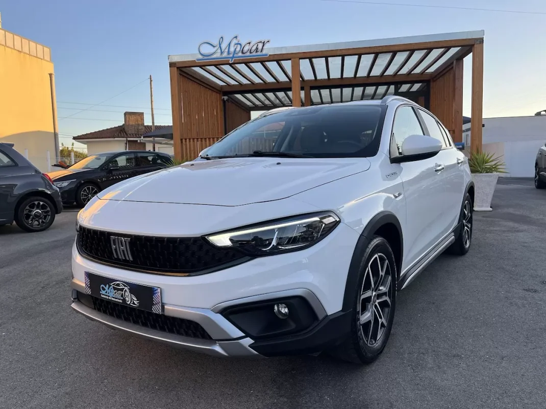 Fiat Tipo Cross 2022 - 14950 EUR, 98000 km - AUTO.MOTO.pt - 98000km - foto 1 de 53