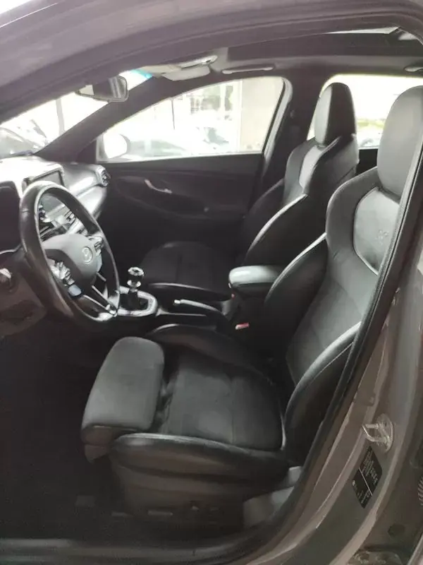 Hyundai i30 2018 - 27500 EUR, 119000 km - AUTO.MOTO.pt - 119000km - foto 13 de 34
