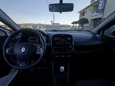 Renault Clio VAN 1.5 Blue DCi AIR NAV 2017 - 8990 EUR, 231000 km - AUTO.MOTO.pt - 231000km - foto 11 de 26