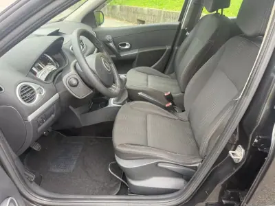 Renault Clio Break 2009 - 5450 EUR, 202000 km - AUTO.MOTO.pt - 202000km - foto 7 de 26