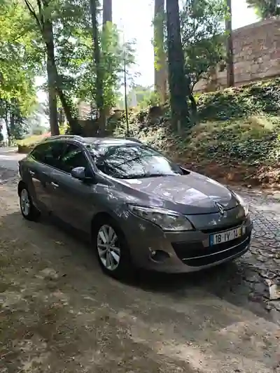 Renault Mégane Break 2010 - 3900 EUR, 257000 km - AUTO.MOTO.pt - 257000km - foto 3 de 10